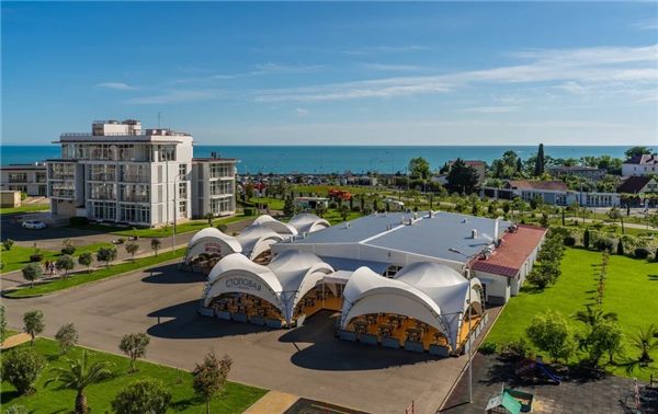 Территория «Екатерининского квартала» — аллеи и газоны — фото 3